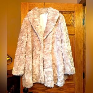 Hard to find!! 🎊Free People Faux Fur Coat